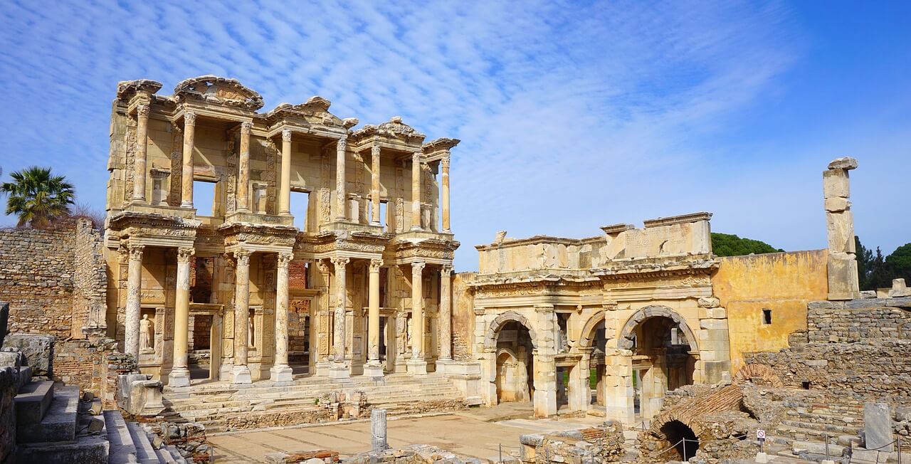 トルコ女子旅 神殿が沈む温泉パムッカレ ヒエラポリス遺跡